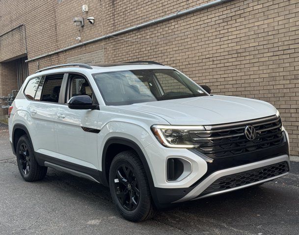 New 2026 Volkswagen Atlas Peak Edition AWD/4WD image 2