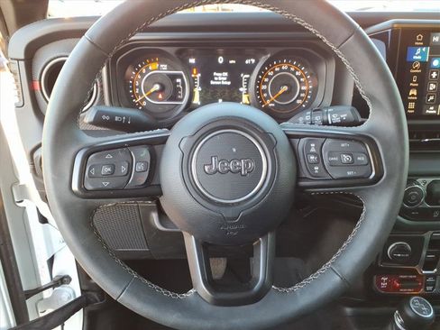Used 2025 Jeep Wrangler Unlimited Rubicon image 10