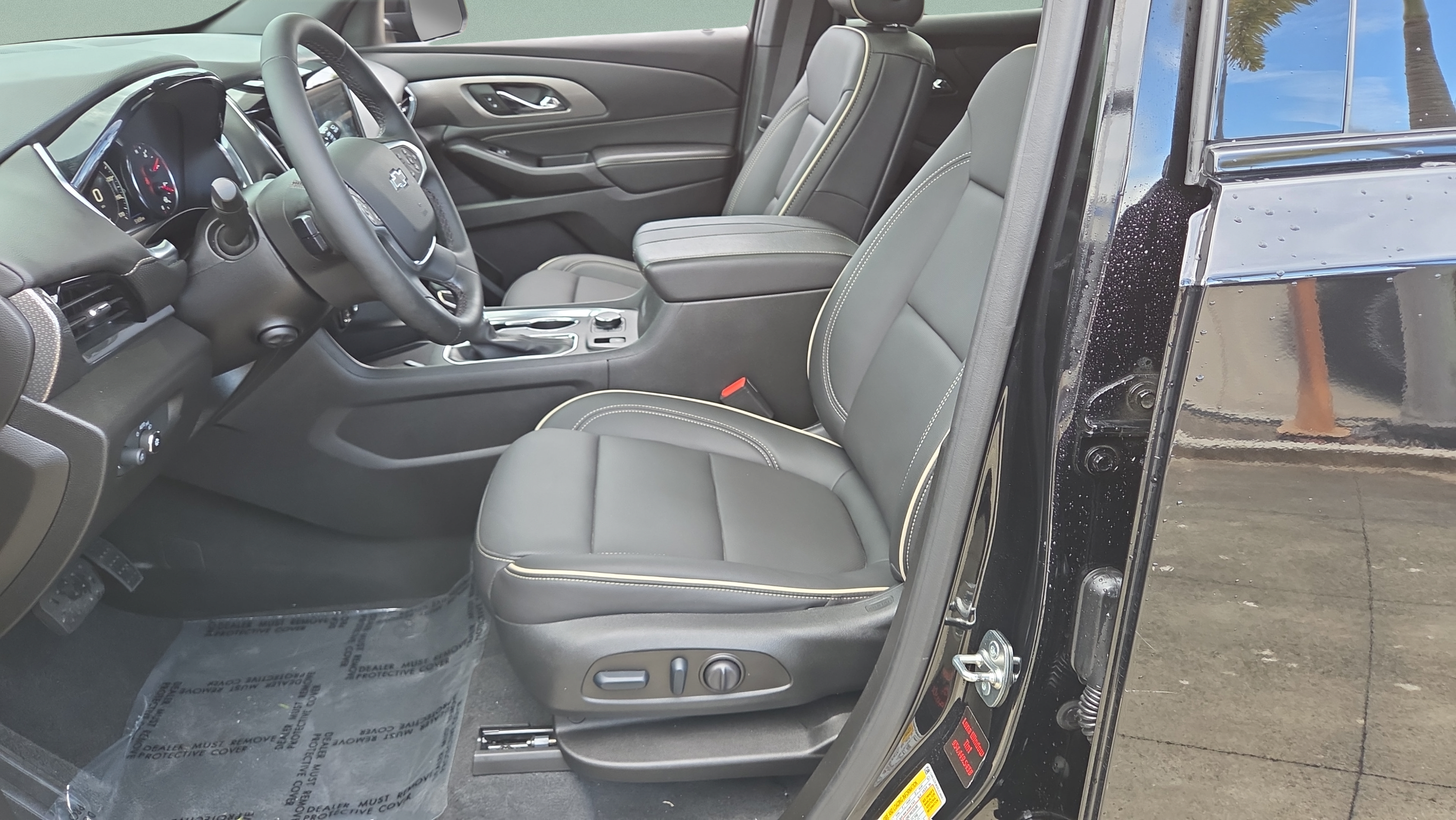 Used 2024 Chevrolet Traverse Premier w/ Redline Edition FWD image 9
