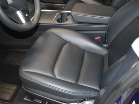 Used 2023 Tesla Model 3 Standard Range RWD image 8