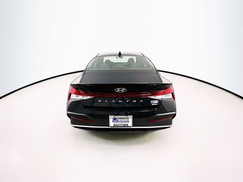Certified 2025 Hyundai Elantra SEL image 6