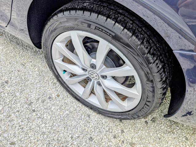 Used 2017 Volkswagen Golf SportWagen FWD image 12