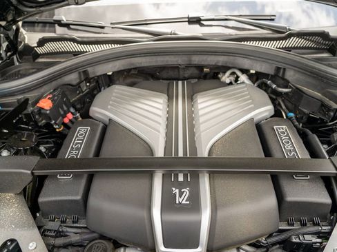 Used 2025 Rolls-Royce Cullinan image 12