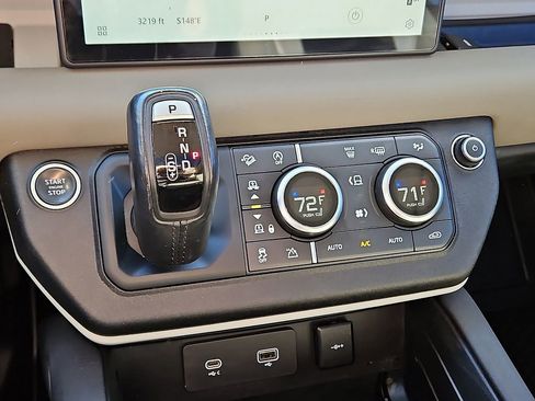 Used 2021 Land Rover Defender 110 SE image 14