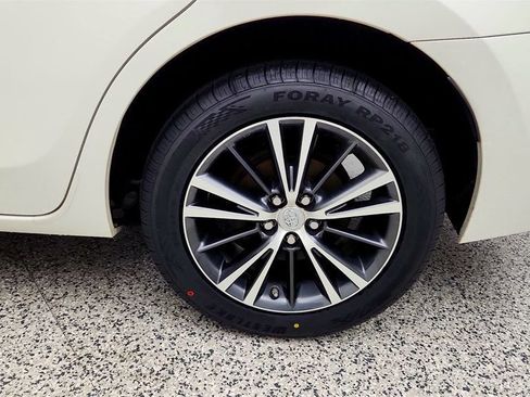 Used 2019 Toyota Corolla LE w/ LE Premium Package w/Moonroof FWD image 9