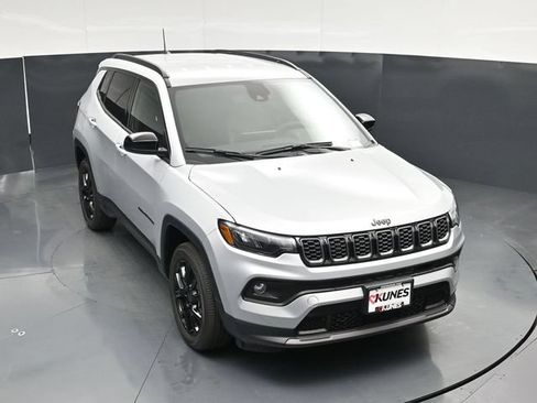 Used 2026 Jeep Compass Latitude AWD/4WD image 50