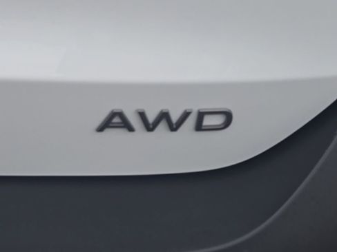 Used 2025 Nissan Kicks SV image 8