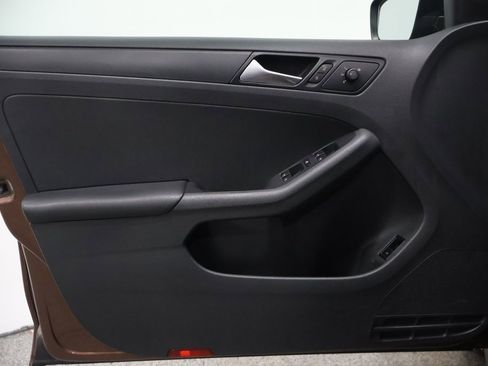 Used 2016 Volkswagen Jetta S image 12