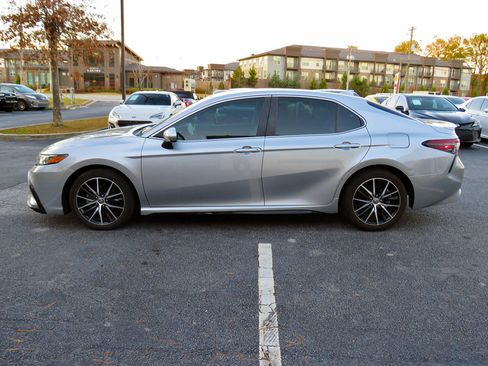 Used 2021 Toyota Camry SE image 10