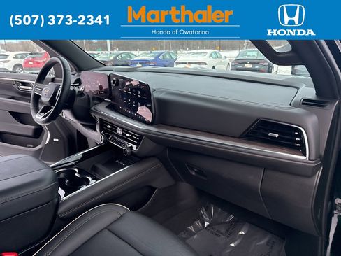 Used 2025 Chevrolet Suburban Premier image 21