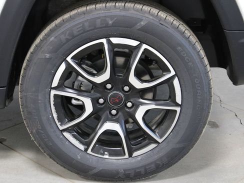 Used 2025 Jeep Compass Trailhawk image 16