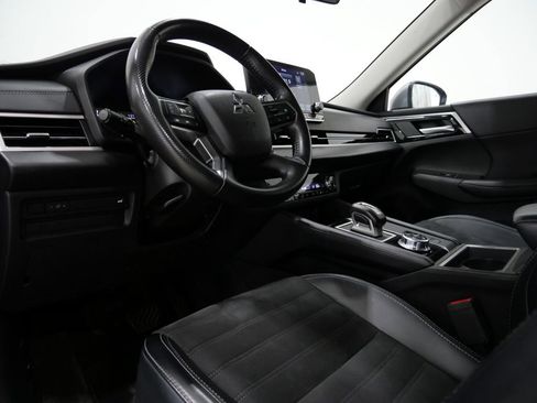 Used 2024 Mitsubishi Outlander SE AWD/4WD image 11