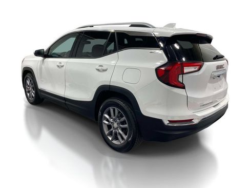 Used 2024 GMC Terrain SLT FWD image 2
