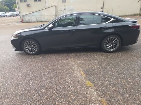Used 2024 Lexus ES 300h Ultra Luxury w/ Accessory Package (Z1) FWD image 8