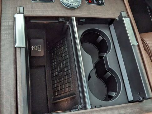 Used 2025 Lincoln Navigator L Reserve image 34