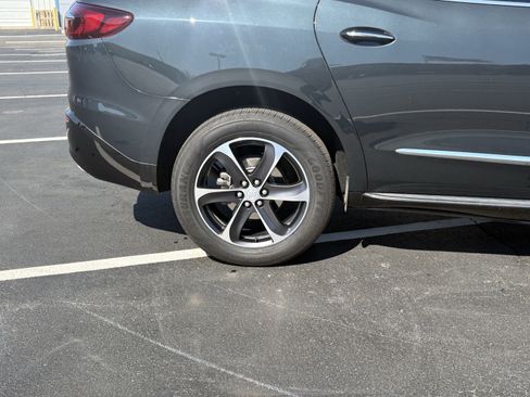 Used 2021 Buick Enclave Essence w/ LPO, Touring Package image 21