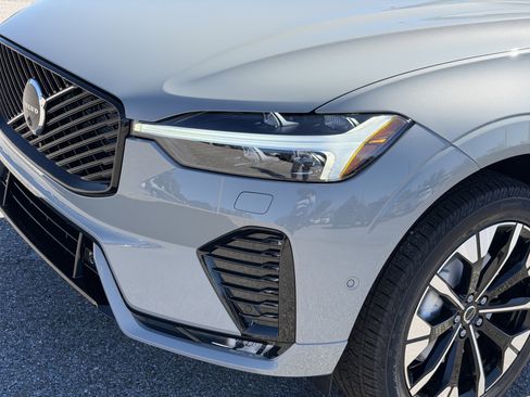 New 2026 Volvo XC60 B5 Plus w/ Climate Package image 8