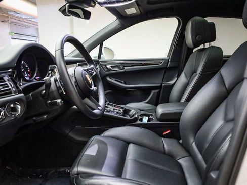 Certified 2025 Porsche Macan image 25