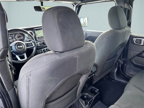 Used 2019 Jeep Wrangler Unlimited Sahara image 23