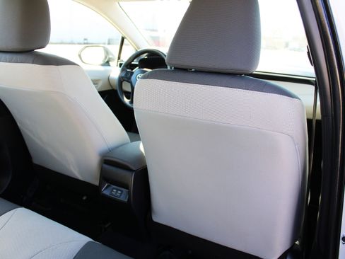 Used 2025 Toyota Corolla LE image 43