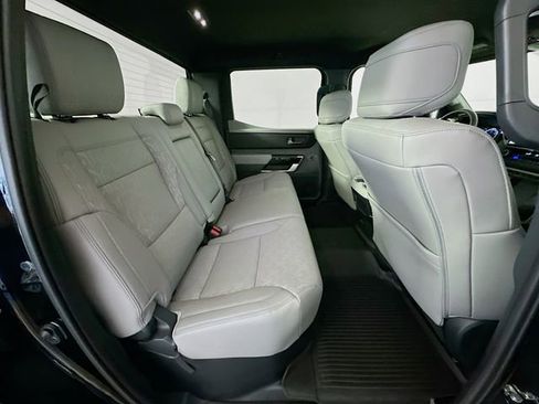 Used 2025 Toyota Tundra Limited AWD/4WD image 26