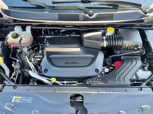 Used 2019 Chrysler Pacifica Touring-L Plus w/ Advanced Safetytec Group FWD image 35