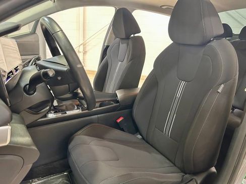 Used 2024 Hyundai Elantra SEL w/ Convenience Package FWD image 11