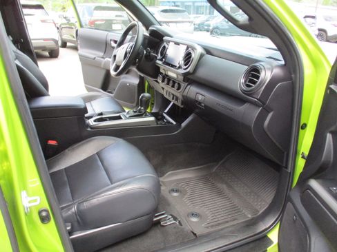 Used 2023 Toyota Tacoma TRD Sport w/ TRD Premium Sport Package AWD/4WD image 14