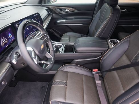 Used 2025 Chevrolet Traverse High Country image 9