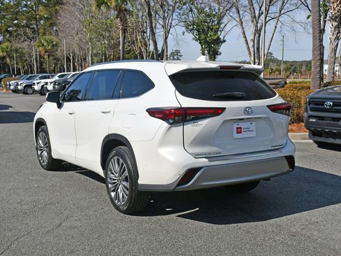 Certified 2021 Toyota Highlander Platinum image 3