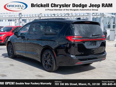 New 2026 Chrysler Pacifica Select image 7