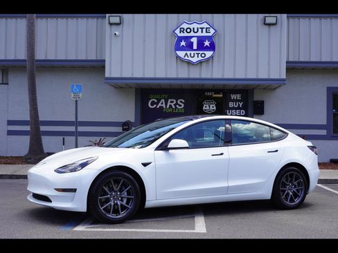 Used 2023 Tesla Model 3 Standard Range RWD image 1