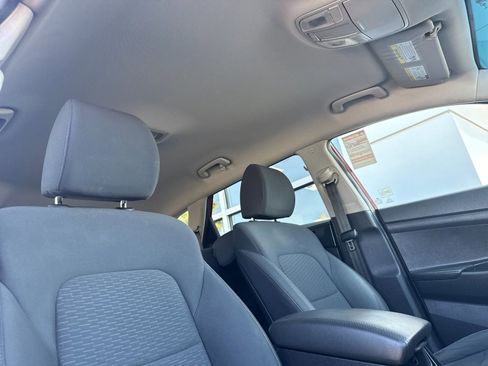 Used 2021 Hyundai Tucson SE image 16