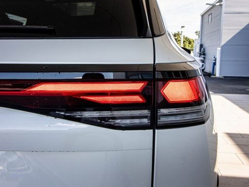 New 2026 Volkswagen Tiguan SE R-Line image 18