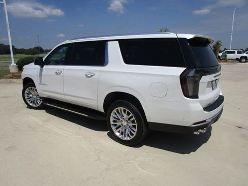 New 2025 Chevrolet Suburban Premier w/ Sun And Tow Package image 5