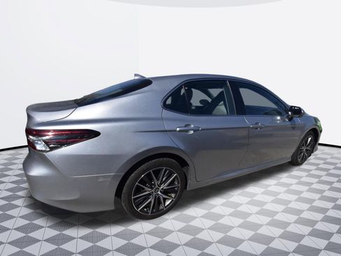 Used 2021 Toyota Camry XLE FWD image 5