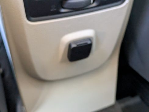 Used 2019 Ford Escape SEL image 16