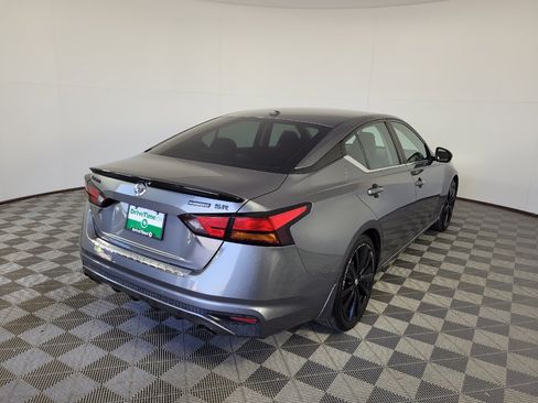 Used 2022 Nissan Altima 2.5 SR w/ Midnight Edition Package FWD image 9