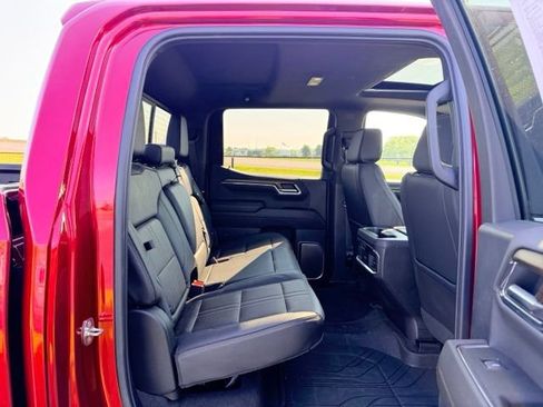 Used 2024 Chevrolet Silverado 1500 High Country w/ High Country Premium Package AWD/4WD image 9