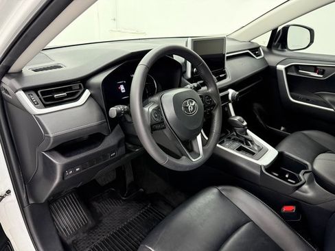Used 2023 Toyota RAV4 XLE Premium image 8