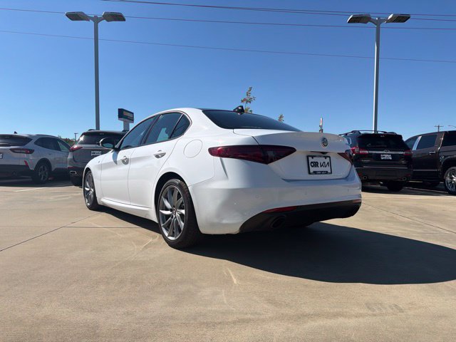 Used 2022 Alfa Romeo Giulia Ti RWD image 3