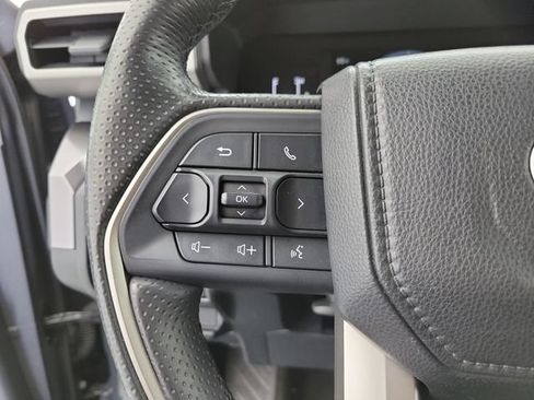 Used 2025 Toyota 4Runner SR5 AWD/4WD image 21