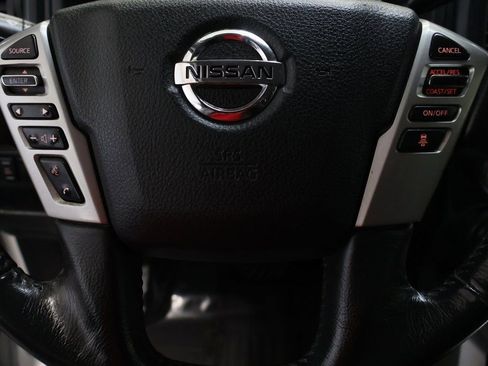Used 2022 Nissan Titan SV image 18