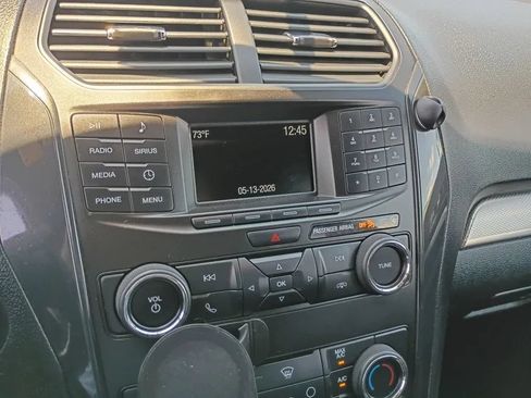 Used 2018 Ford Explorer XLT FWD image 11