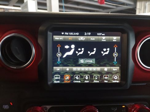 Used 2022 Jeep Gladiator Rubicon w/ Cold Weather Group AWD/4WD image 18