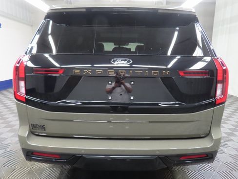 Used 2025 Ford Expedition Tremor image 40