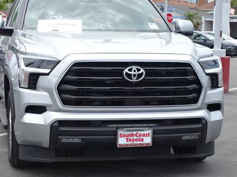 Used 2025 Toyota Sequoia SR5 AWD/4WD image 4
