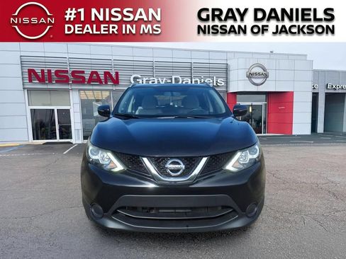 Used 2017 Nissan Rogue Sport SV FWD image 2