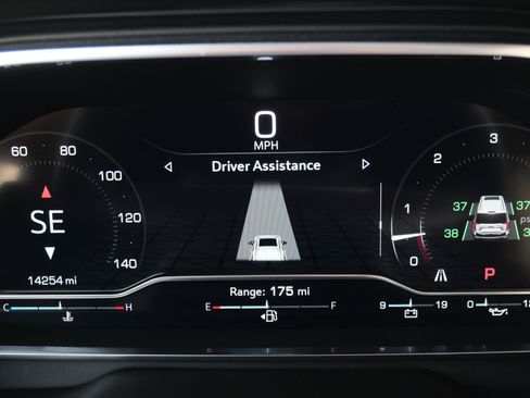 Used 2024 GMC Yukon XL SLT w/ SLT Luxury Package image 20