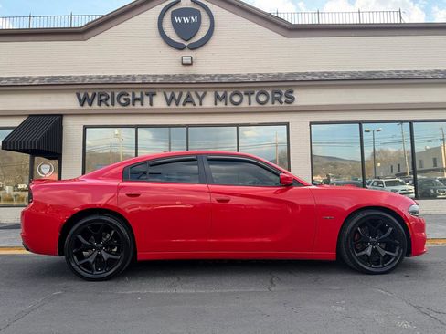 Used 2017 Dodge Charger R/T image 2